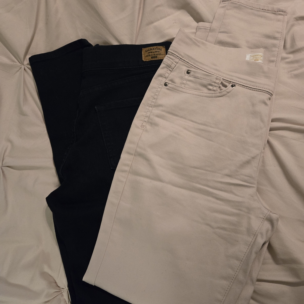 Levi's Set Of One Navy and One Cream Women's Jeans